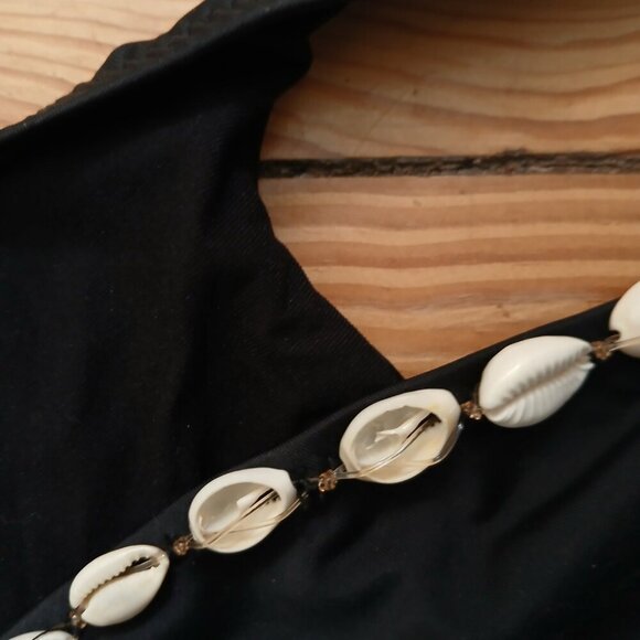 ZARA “Trikini” Black One Piece Front V Neck Lined with Cowrie Shells As New Sz S - Picture 4 of 5